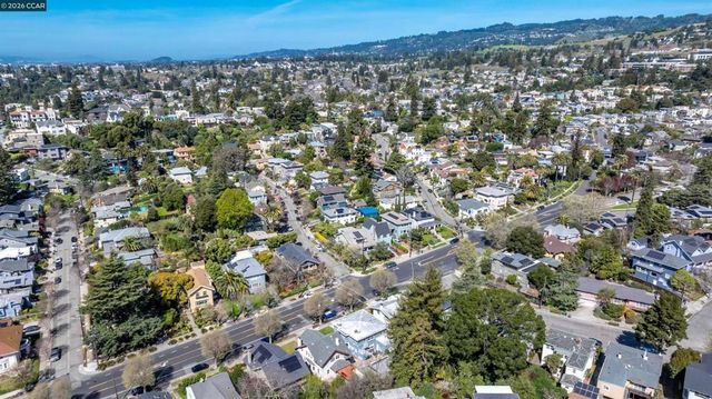 3824 Lakeshore Ave, Oakland, CA 94610