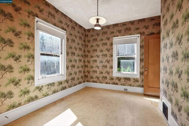 3824 Lakeshore Ave, Oakland, CA 94610