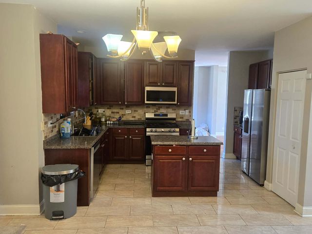 2710 Stonebridge Drive, Plainfield, IL 60586