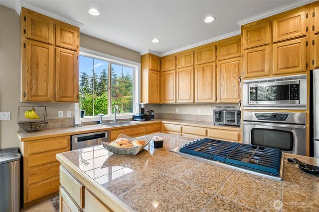 33 Zermatt Court, Camano Island, WA 98282