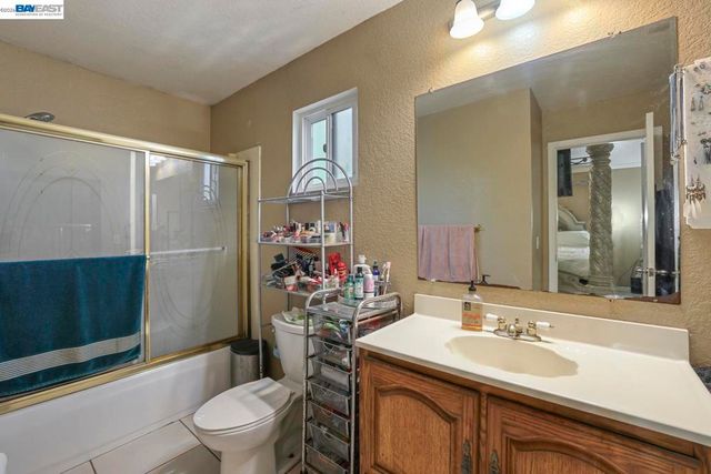 1427 Snyder St, Manteca, CA 95336