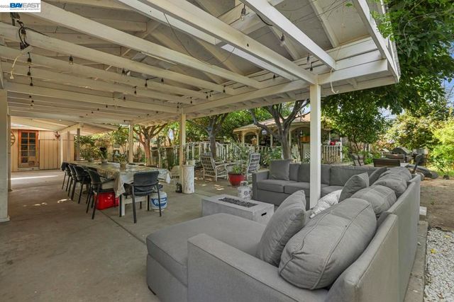 1427 Snyder St, Manteca, CA 95336