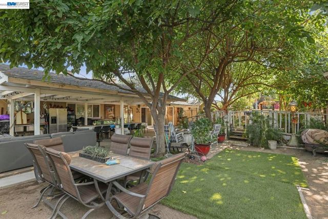 1427 Snyder St, Manteca, CA 95336