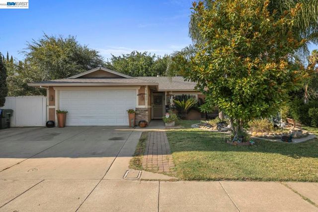 1427 Snyder St, Manteca, CA 95336