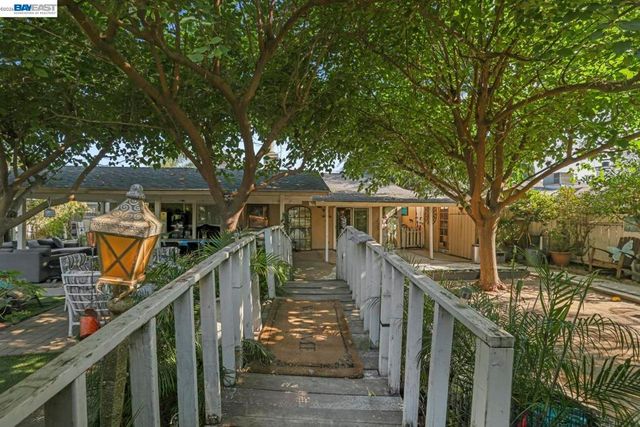 1427 Snyder St, Manteca, CA 95336