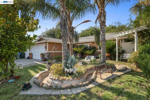 1427 Snyder St, Manteca, CA 95336