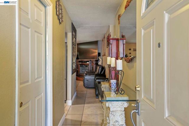 1427 Snyder St, Manteca, CA 95336