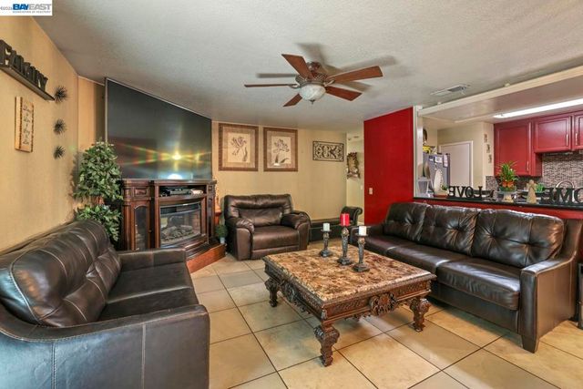 1427 Snyder St, Manteca, CA 95336