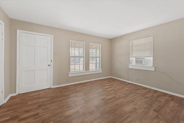 1808 Prairie View Drive, Dallas, TX 75235