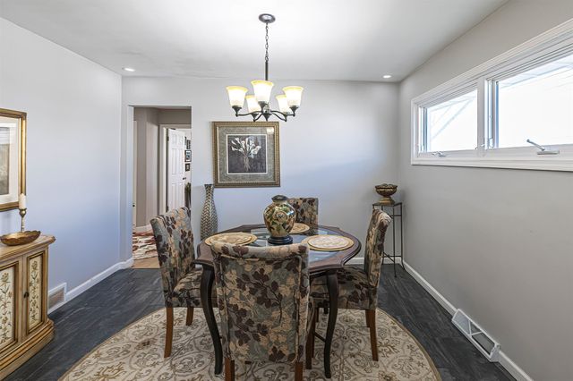 1884 E 2ND Street, Erie, PA 16511
