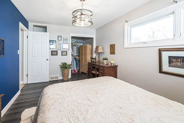 1884 E 2ND Street, Erie, PA 16511