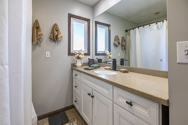 1884 E 2ND Street, Erie, PA 16511