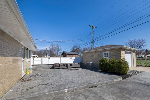1884 E 2ND Street, Erie, PA 16511