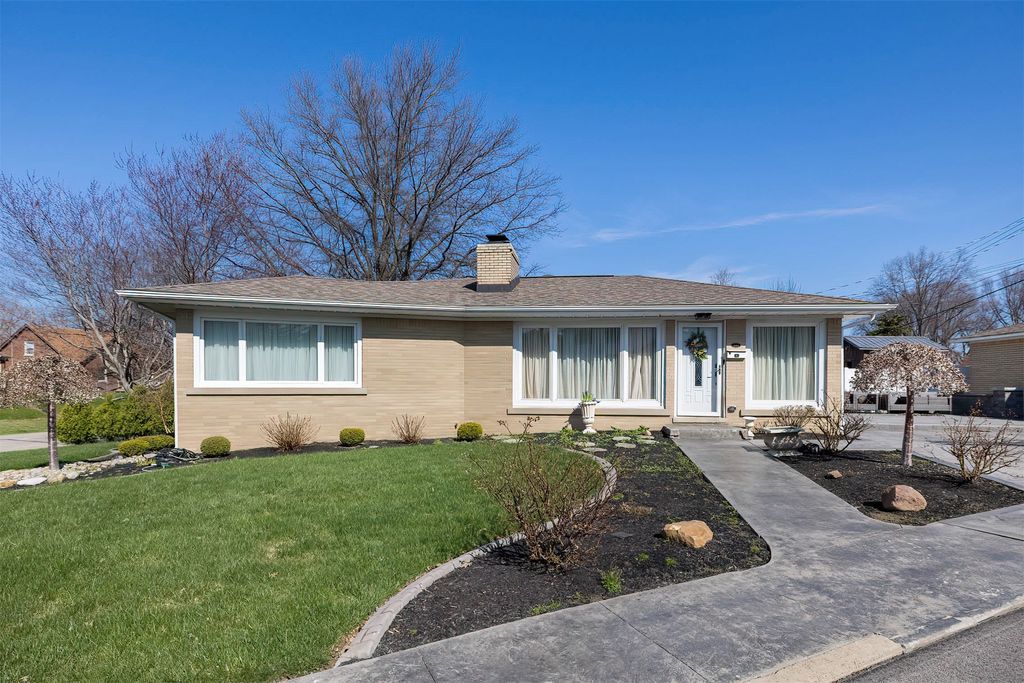 1884 E 2ND Street, Erie, PA 16511