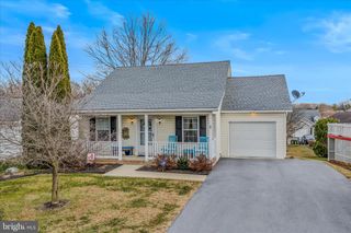 202 SENTRY LN, Martinsburg, WV 25401