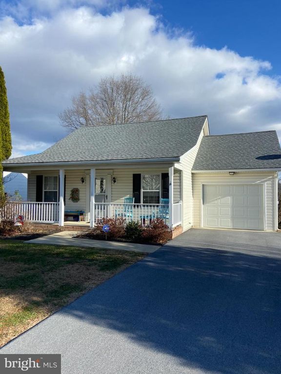 202 SENTRY LN, Martinsburg, WV 25401