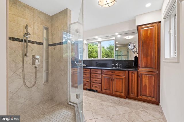 19 SEMINARY DR, Lutherville Timonium, MD 21093