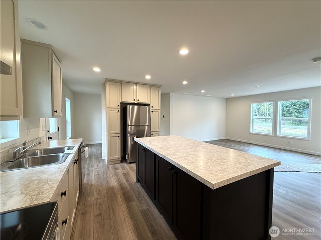 854 Mount Olympus Avenue SE, Ocean Shores, WA 98569