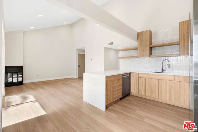 3750 Glendon Avenue 32, Los Angeles, CA 90034