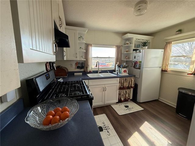 1302 Green Drive, Gallatin, MO 64640