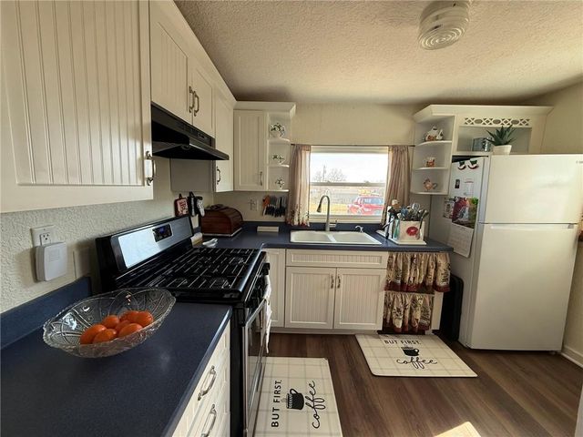 1302 Green Drive, Gallatin, MO 64640