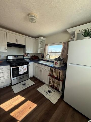 1302 Green Drive, Gallatin, MO 64640