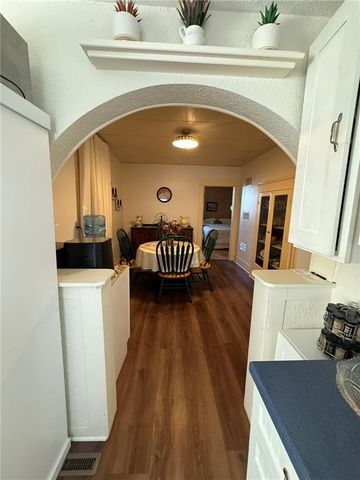 1302 Green Drive, Gallatin, MO 64640