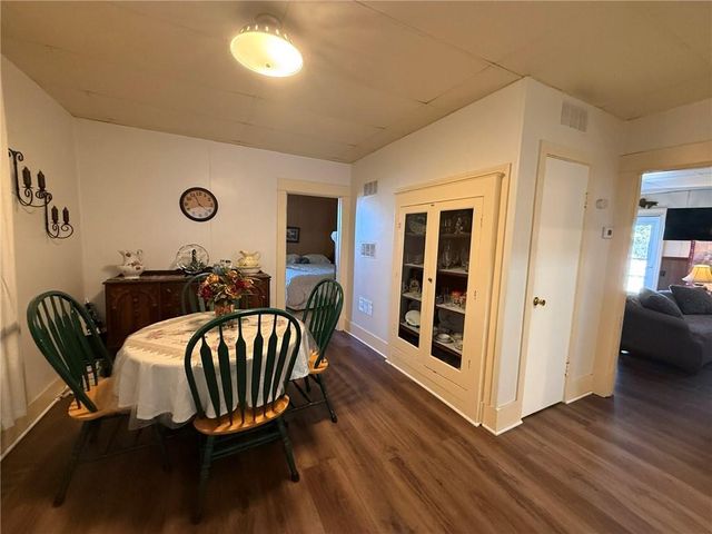 1302 Green Drive, Gallatin, MO 64640