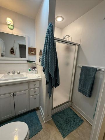 1302 Green Drive, Gallatin, MO 64640