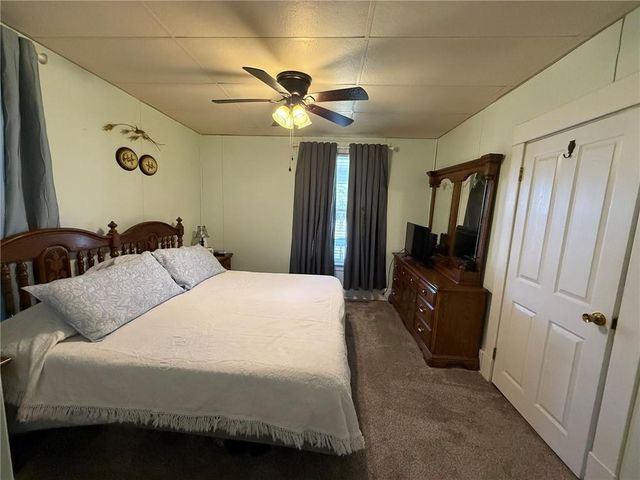 1302 Green Drive, Gallatin, MO 64640