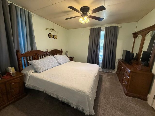 1302 Green Drive, Gallatin, MO 64640