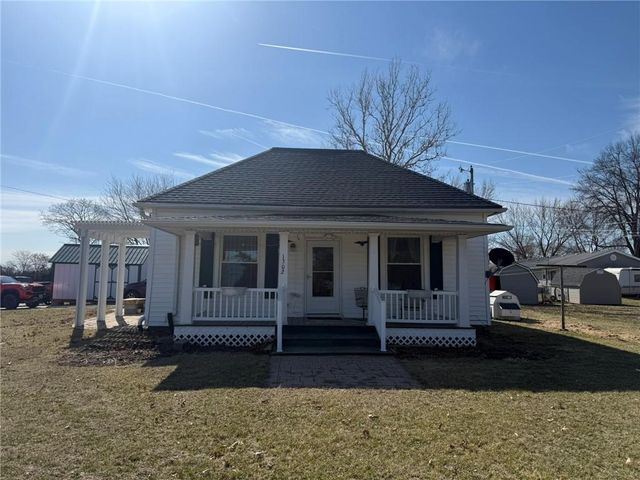 1302 Green Drive, Gallatin, MO 64640