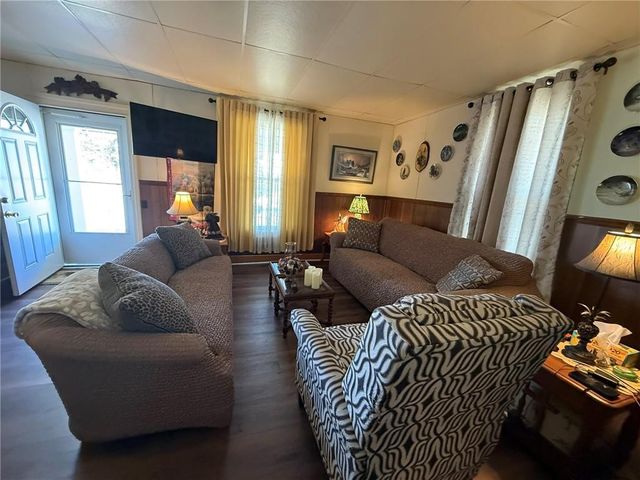 1302 Green Drive, Gallatin, MO 64640