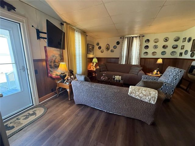 1302 Green Drive, Gallatin, MO 64640