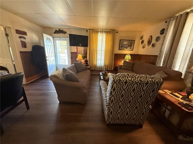 1302 Green Drive, Gallatin, MO 64640