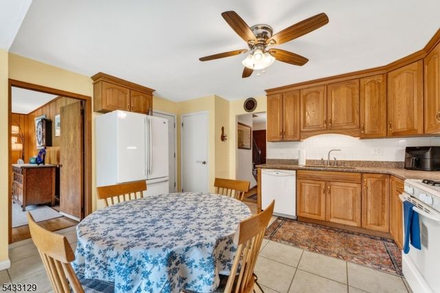 27 Tall Cedar Ct, Montgomery Twp., NJ 08502