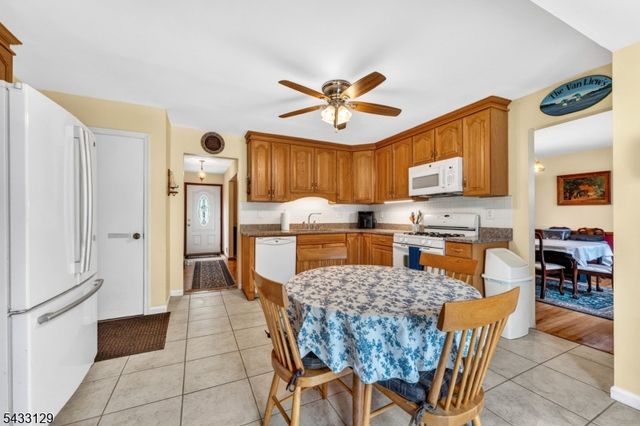27 Tall Cedar Ct, Montgomery Twp., NJ 08502