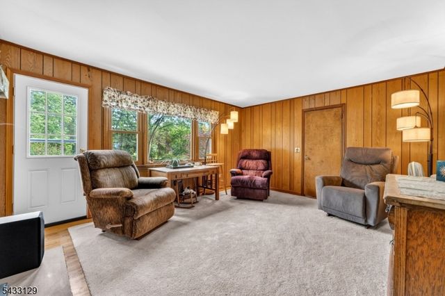 27 Tall Cedar Ct, Montgomery Twp., NJ 08502