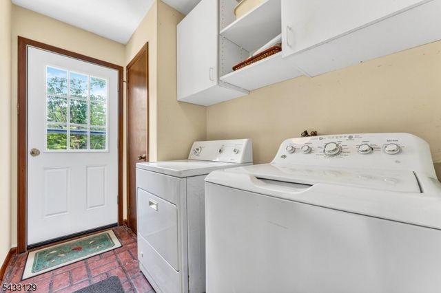 27 Tall Cedar Ct, Montgomery Twp., NJ 08502