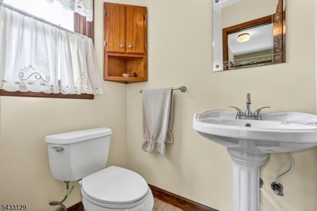 27 Tall Cedar Ct, Montgomery Twp., NJ 08502