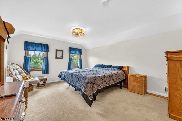 27 Tall Cedar Ct, Montgomery Twp., NJ 08502