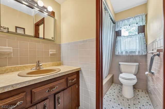 27 Tall Cedar Ct, Montgomery Twp., NJ 08502