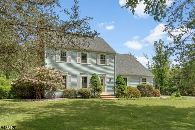 27 Tall Cedar Ct, Montgomery Twp., NJ 08502