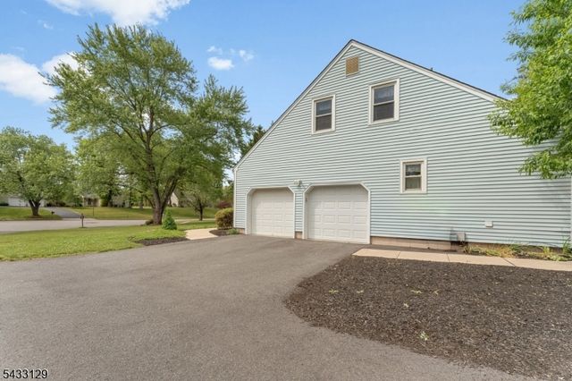 27 Tall Cedar Ct, Montgomery Twp., NJ 08502