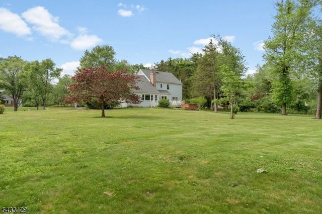 27 Tall Cedar Ct, Montgomery Twp., NJ 08502