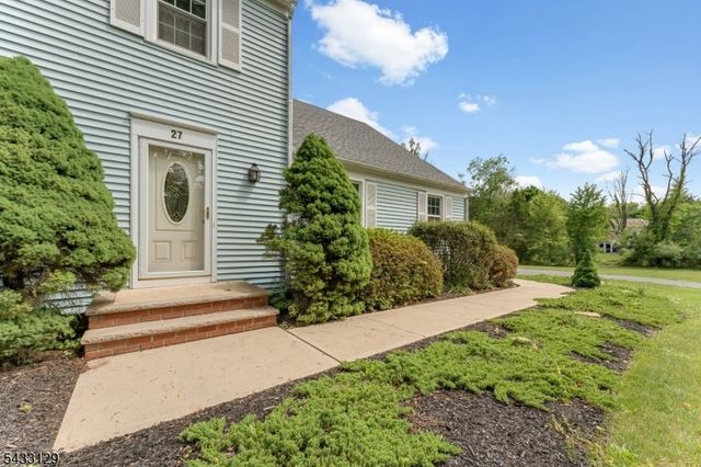27 Tall Cedar Ct, Montgomery Twp., NJ 08502