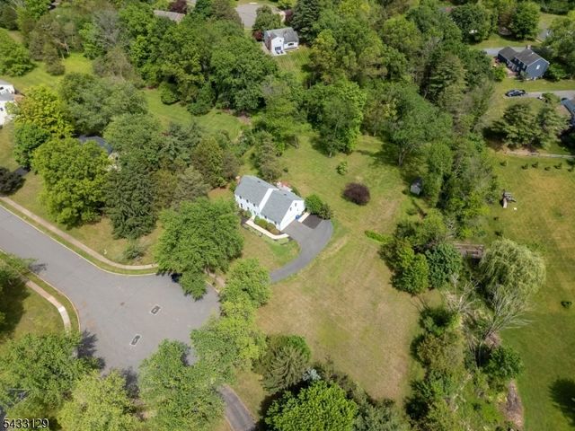 27 Tall Cedar Ct, Montgomery Twp., NJ 08502