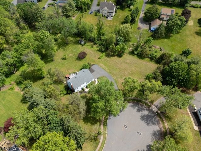 27 Tall Cedar Ct, Montgomery Twp., NJ 08502