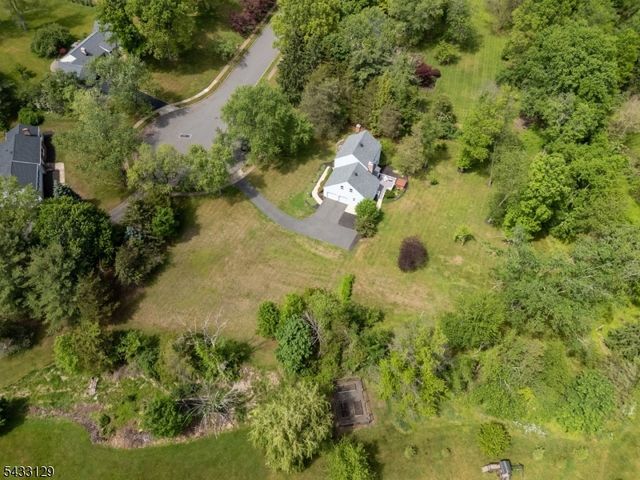 27 Tall Cedar Ct, Montgomery Twp., NJ 08502