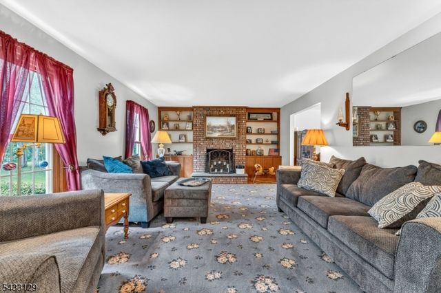 27 Tall Cedar Ct, Montgomery Twp., NJ 08502